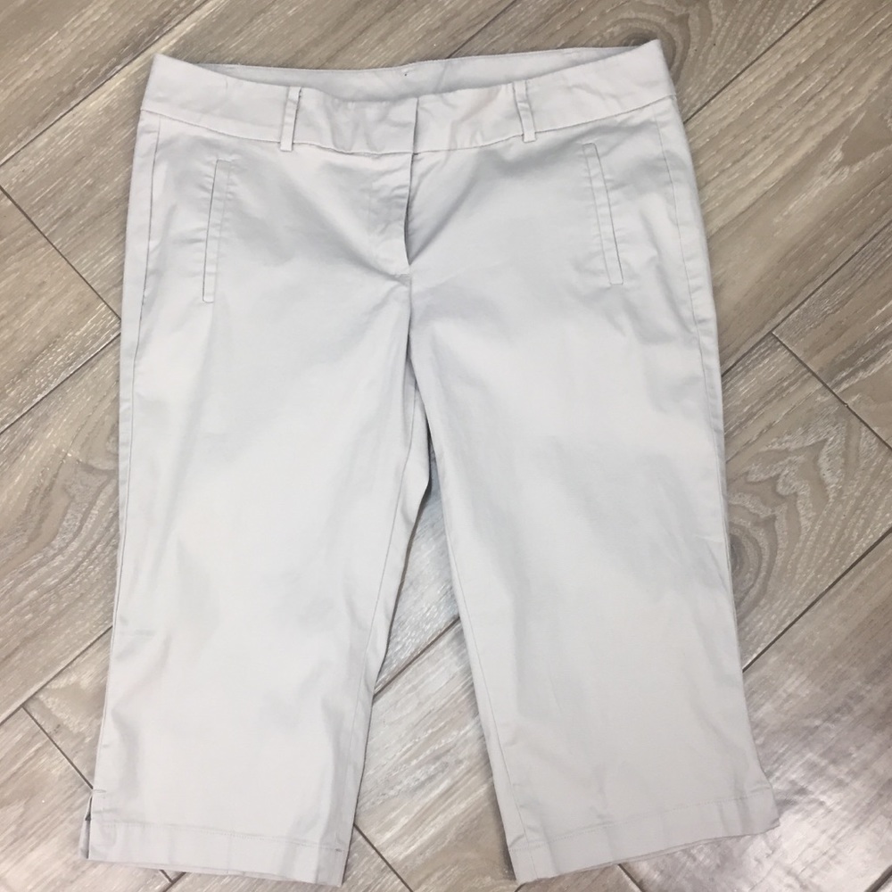 Ann Taylor khaki boardwalk Bermuda shorts size 10